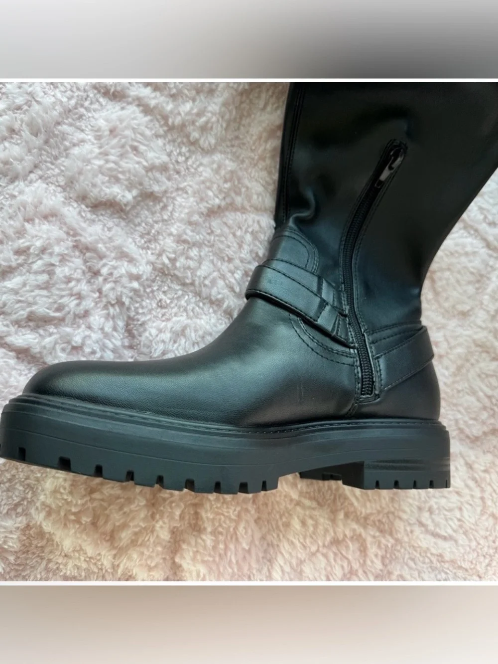 NWOT Guess Jellio Black Over-the-Knee Lug Sole Boots Size 7